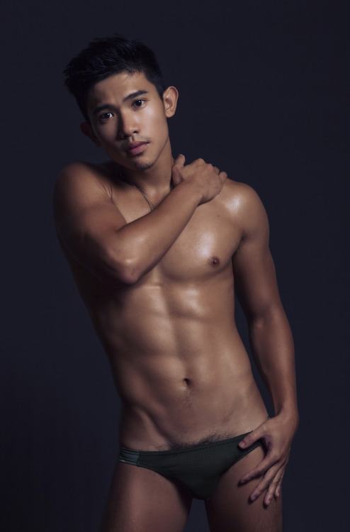 hot male 182 (18+)
