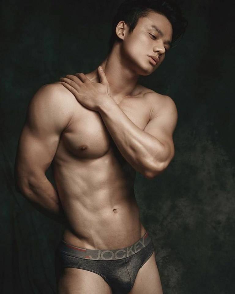 hot male 182 (18+)