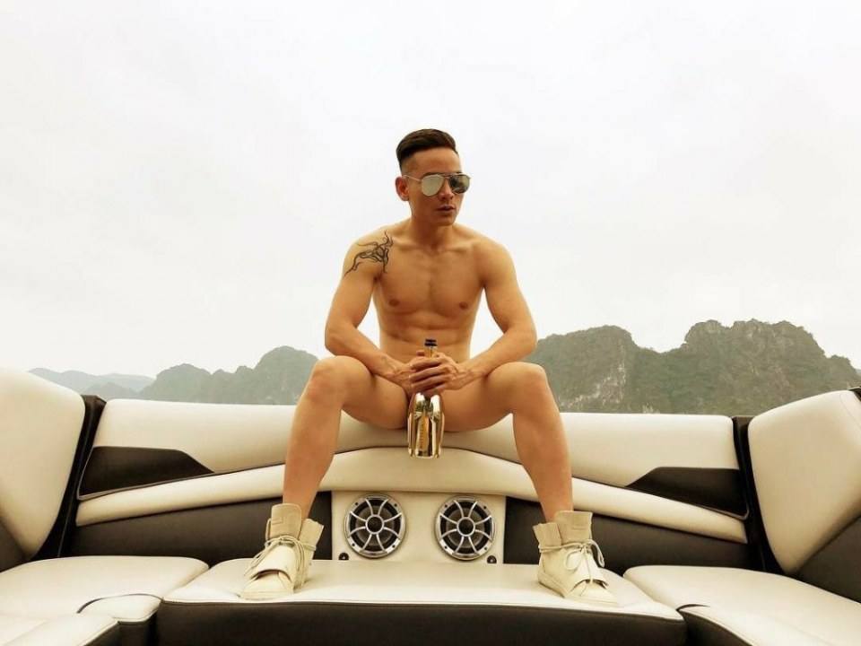 hot male 182 (18+)