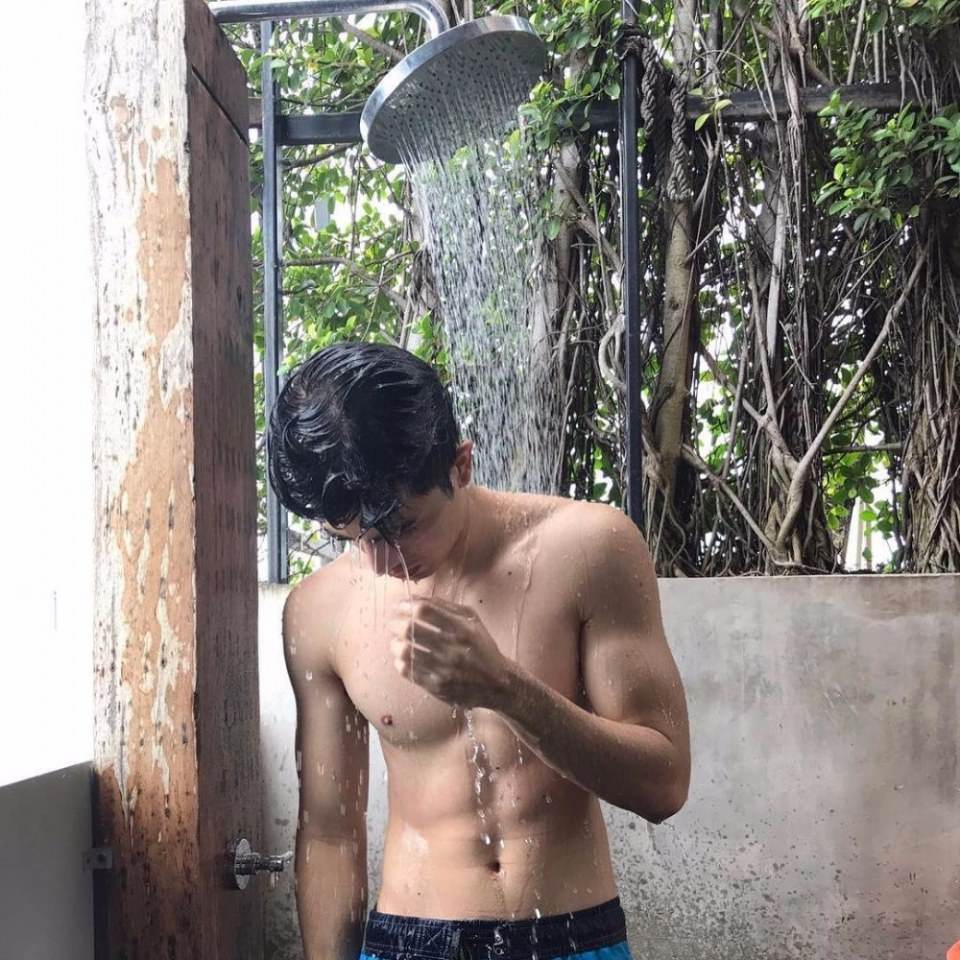 หลากหลาย ผช.ในทวิต02