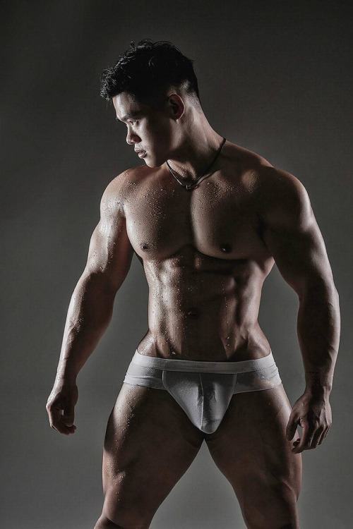 hot male 190 (18+)