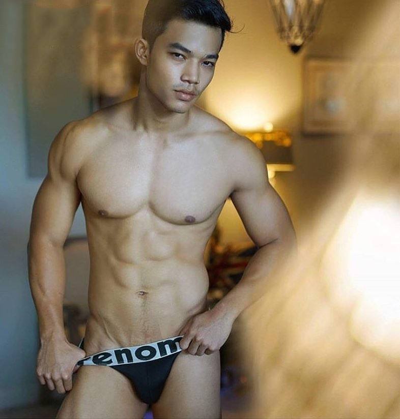 hot male 193 (18+)