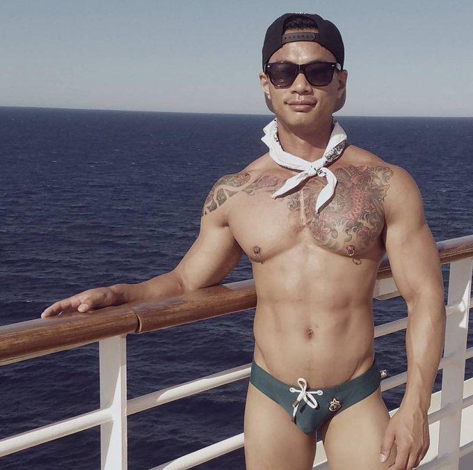 hot male 195 (18+)