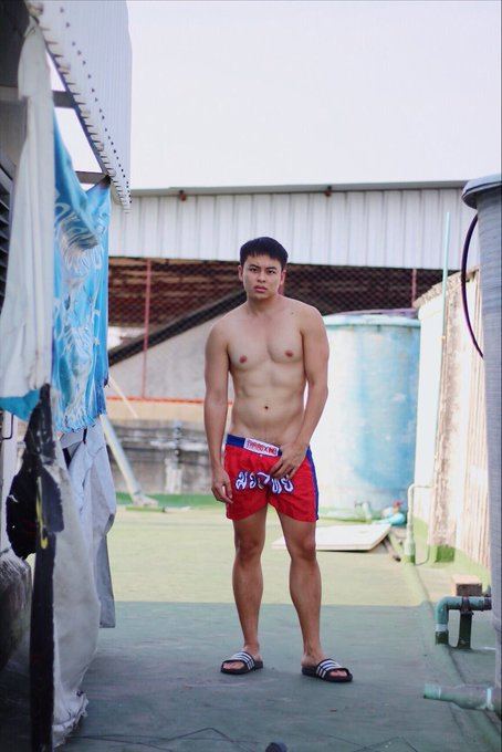 hot male 195 (18+)