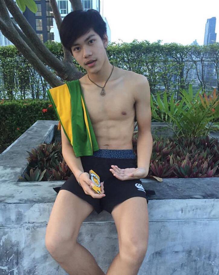 กรุบกริบ ครองโลก(&hearts;&epsilon; &hearts; )♡ 1