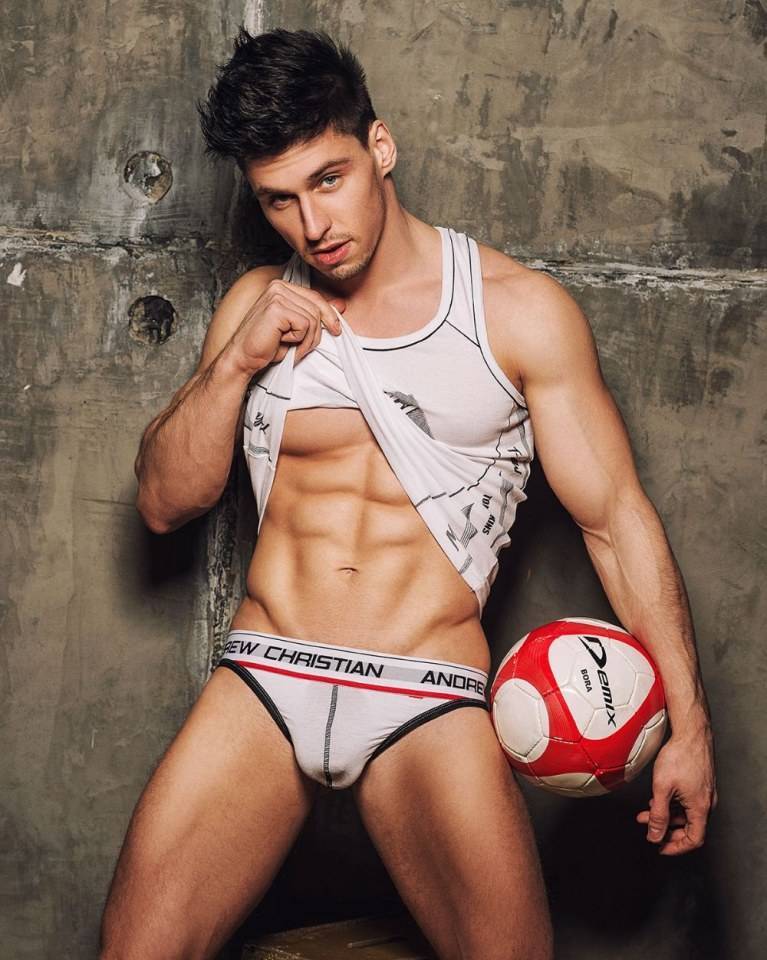 hot male 197 (18+)