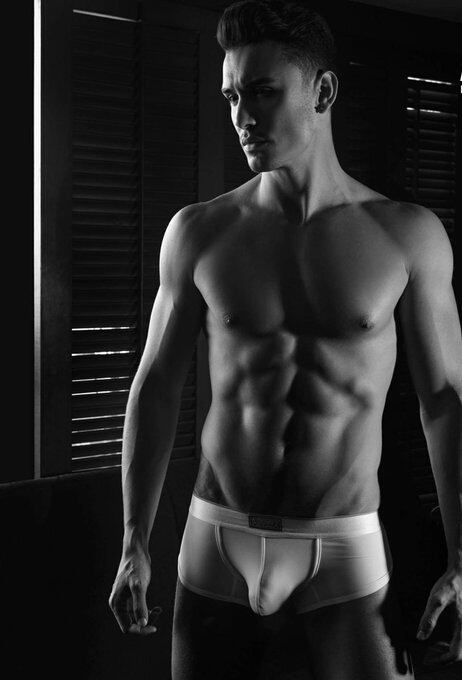 hot male 199 (18+)