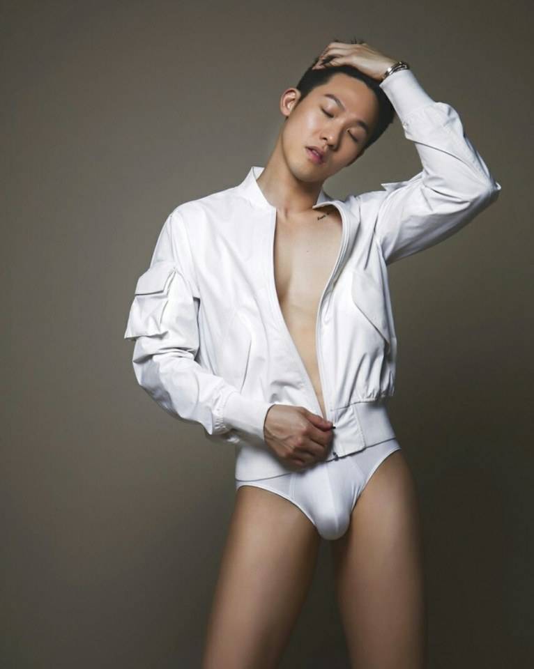 hot male 199 (18+)