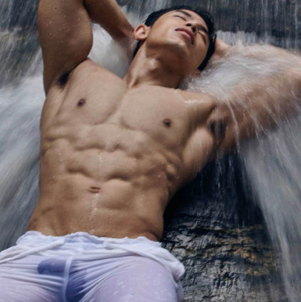 hot male 199 (18+)