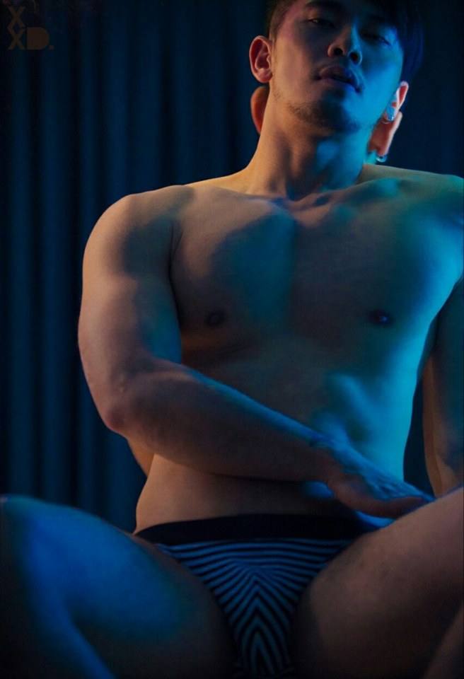 hot male 199 (18+)
