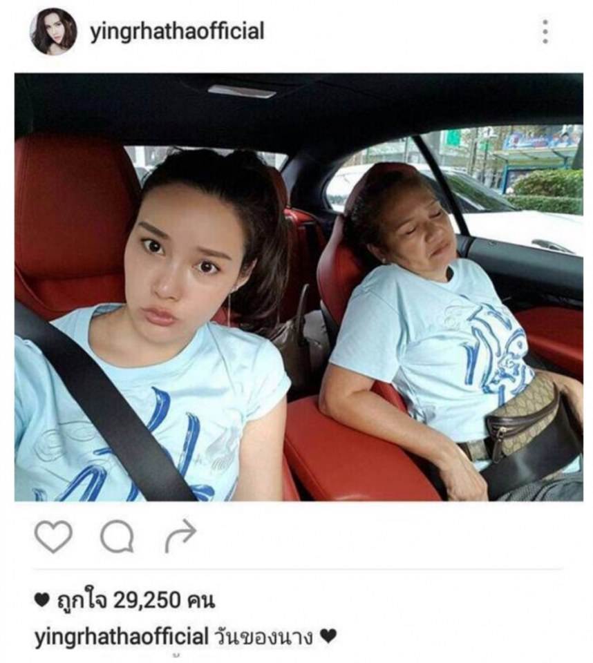 10 ภาพน่ารัก ดารากลับบ้านไหว้แม่ในวันแม่แห่งชาติ!