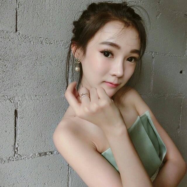 พลอย