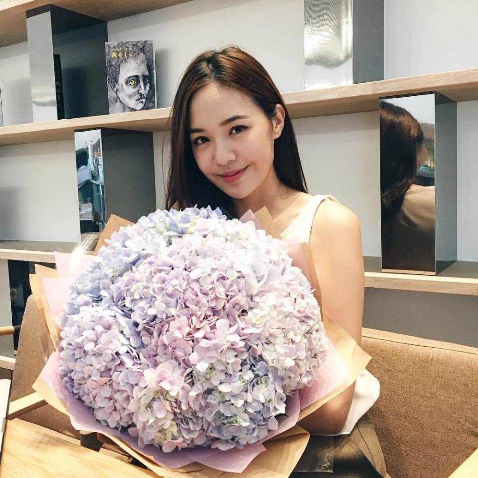 20ดารากับดอกไม้สวยๆคนใหนโดนใจคุณ