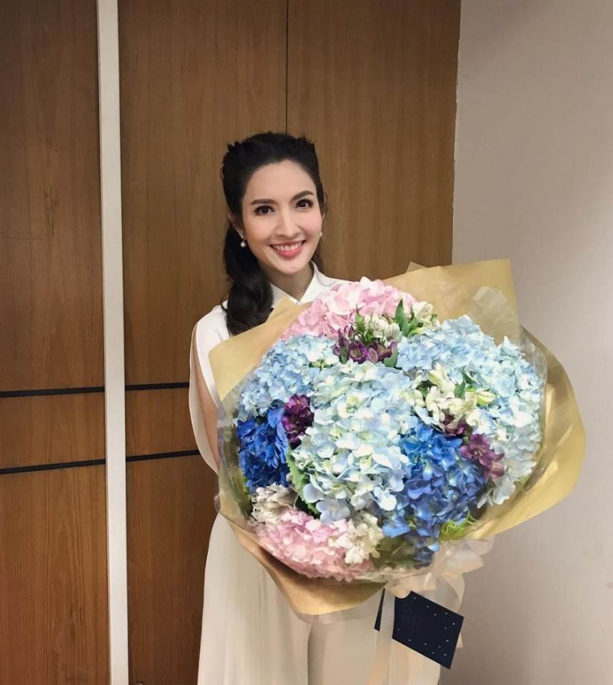 20ดารากับดอกไม้สวยๆคนใหนโดนใจคุณ