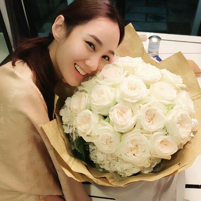20ดารากับดอกไม้สวยๆคนใหนโดนใจคุณ