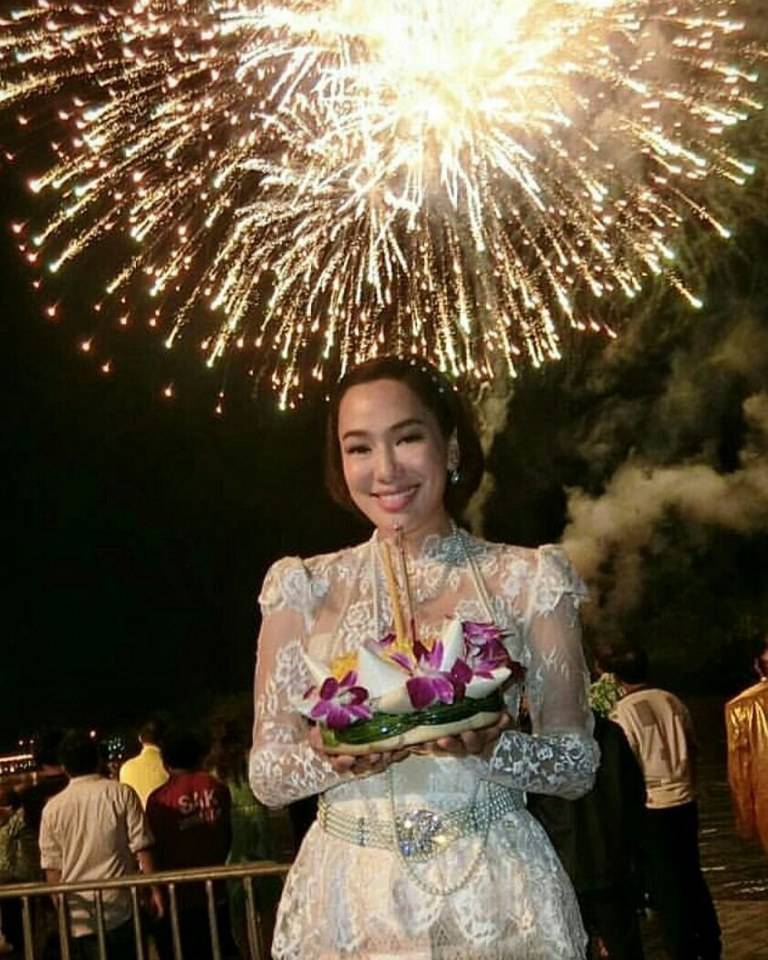 #20ดาราในควันหลง"วันลอยกระทง"