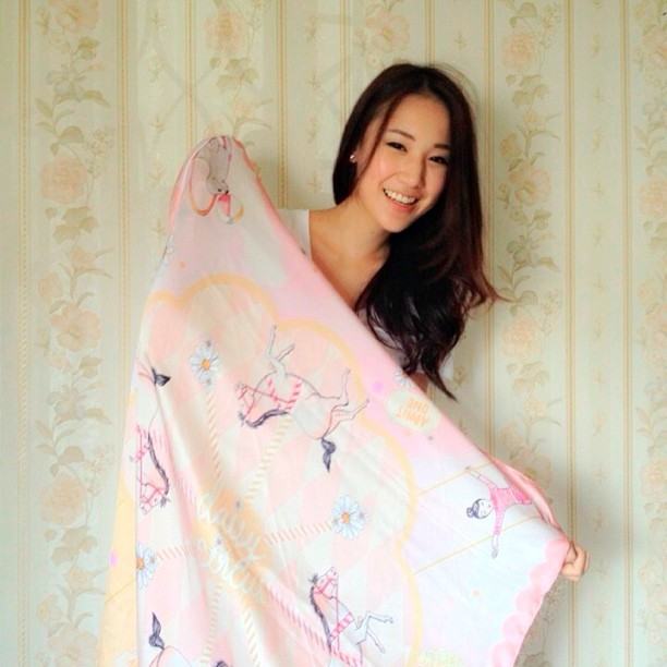 20ดารากับผ้าคลุมเก๋ๆๆคนใหนโดนใจคุณ(อัพเดท)