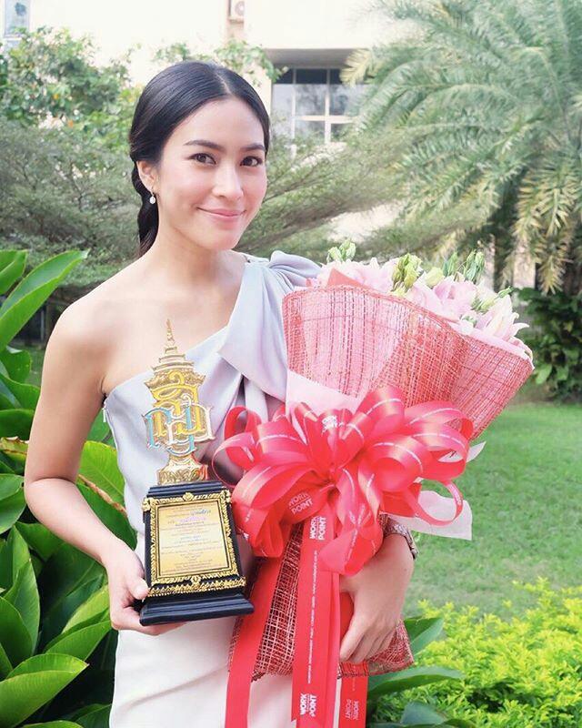 #20ดารากับ"ถ้วยรางวัล"ที่ได้ในวงการบันเทิง
