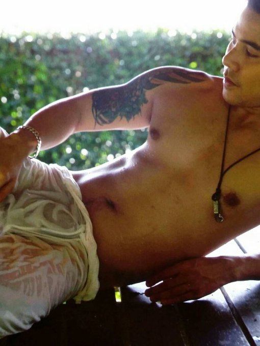 hot male 200 (18+)