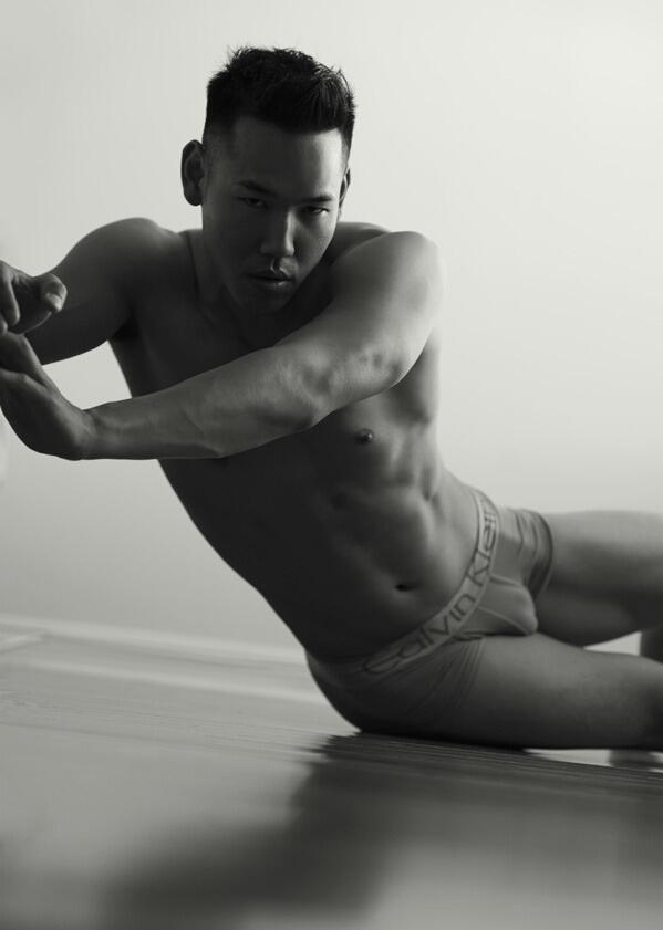 hot male 200 (18+)