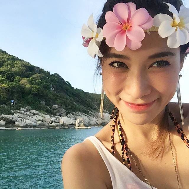 พลอย