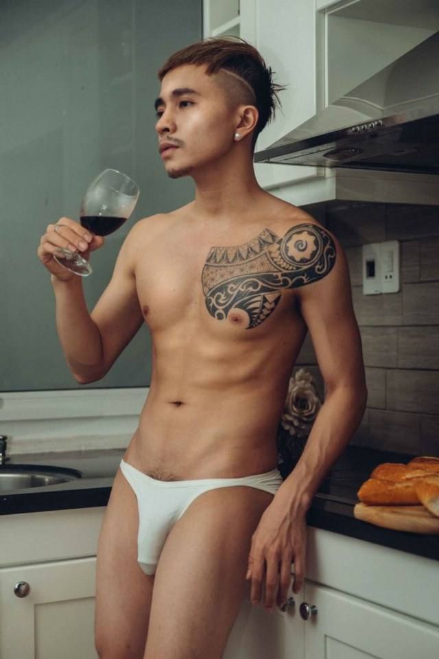hot male 203 (18+)