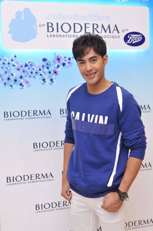 ส่องหนุ่ม 'ท็อป จรณ' เปิดตัวผู้หญิงที่บอกว่ารักที่สุดในโลก พร้อมจุ๊บโชว์!