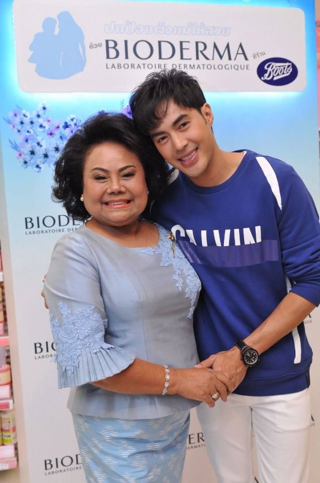 ส่องหนุ่ม 'ท็อป จรณ' เปิดตัวผู้หญิงที่บอกว่ารักที่สุดในโลก พร้อมจุ๊บโชว์!
