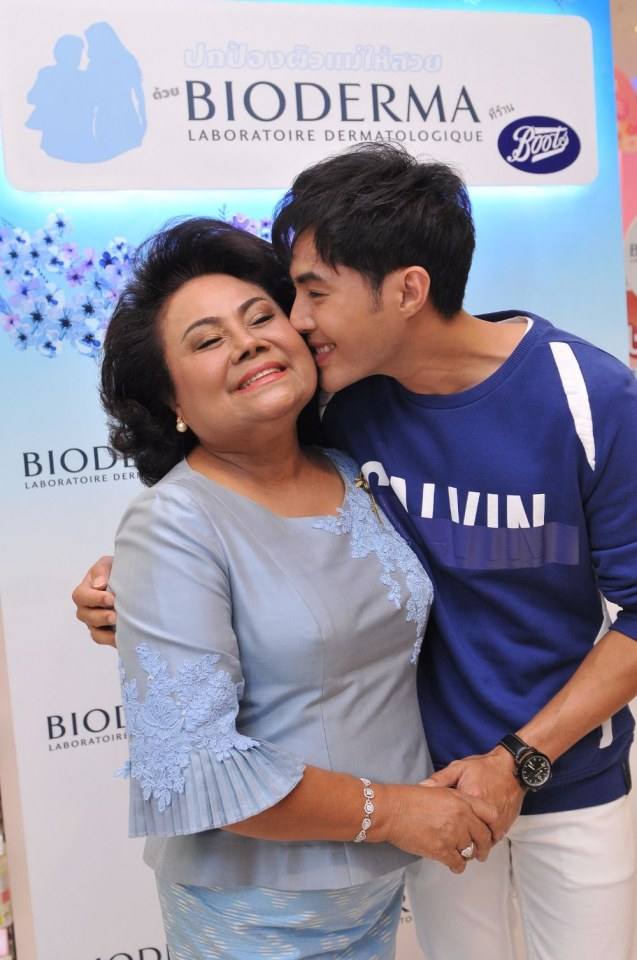 ส่องหนุ่ม 'ท็อป จรณ' เปิดตัวผู้หญิงที่บอกว่ารักที่สุดในโลก พร้อมจุ๊บโชว์!