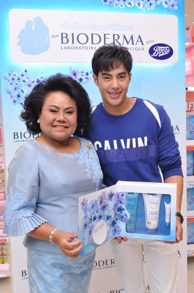 ส่องหนุ่ม 'ท็อป จรณ' เปิดตัวผู้หญิงที่บอกว่ารักที่สุดในโลก พร้อมจุ๊บโชว์!