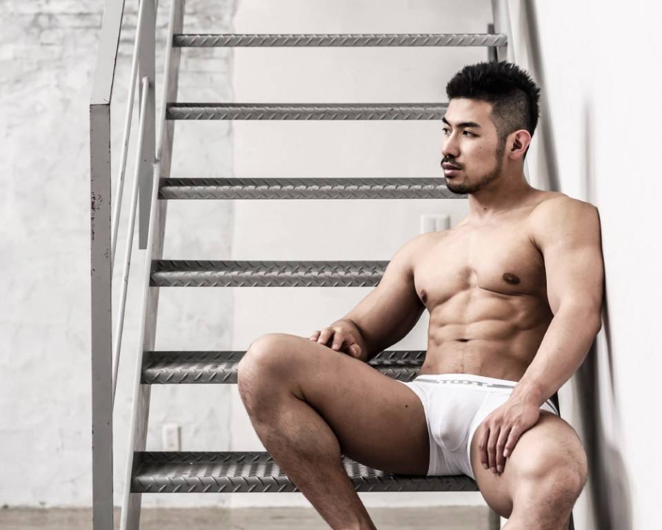 hot male 205 (18+)