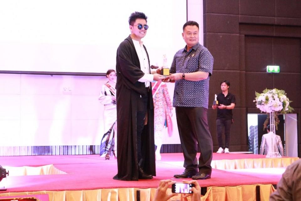 smmanager และผู้ชนะซูปร้าสี่จังหวัดเข้ารับรางวัลลูกกตัญญู saoriday