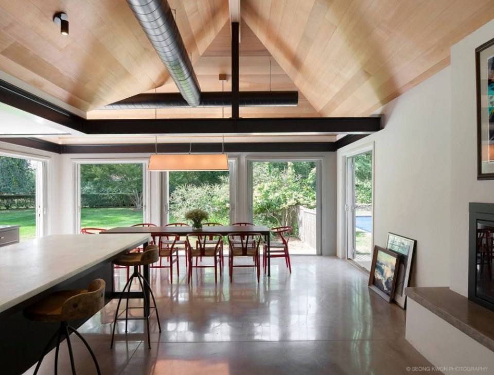 Country Home by Andre Tchelistcheff Architects
