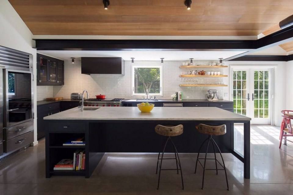 Country Home by Andre Tchelistcheff Architects
