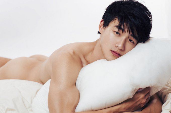 hot male 206 (18+)