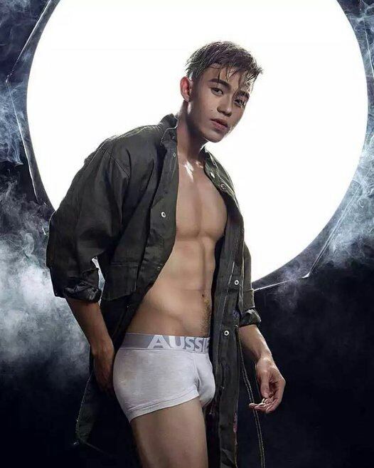 hot male 206 (18+)