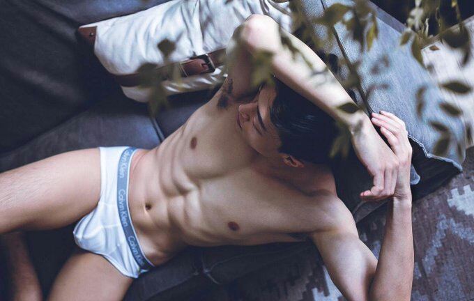 hot male 206 (18+)