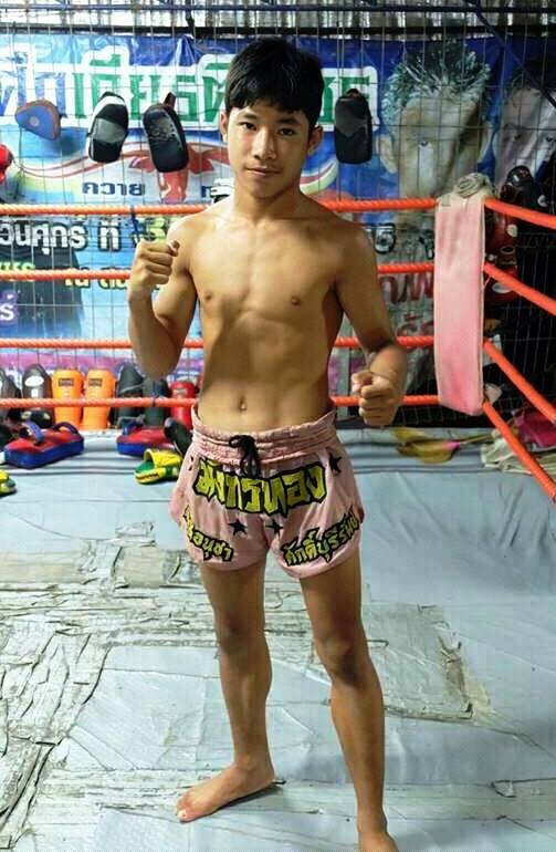 พี่รักนักมวย