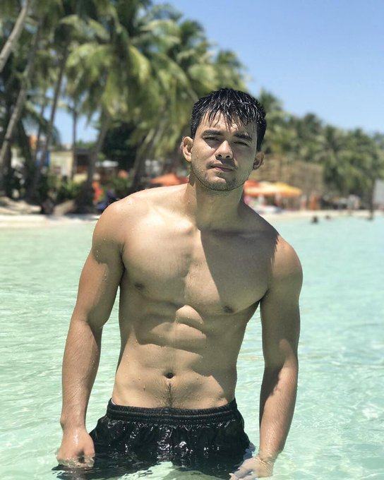 hot male 212 (18+)