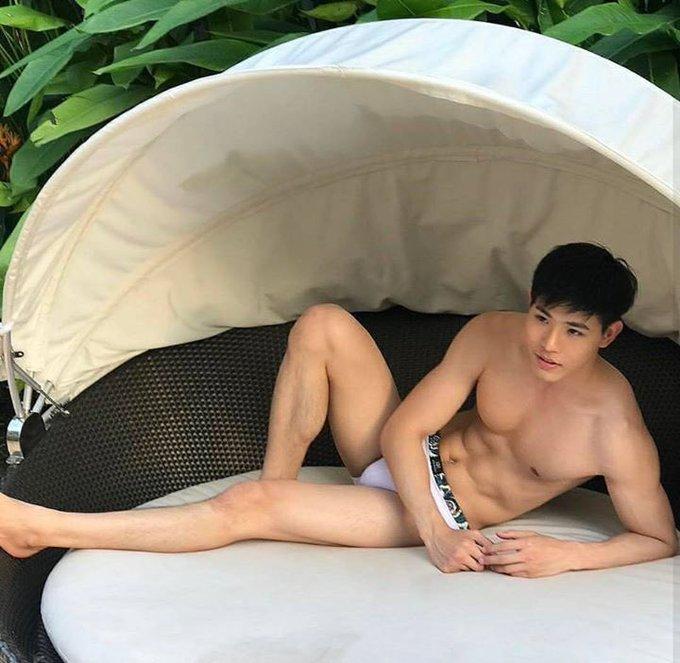 hot male 212 (18+)