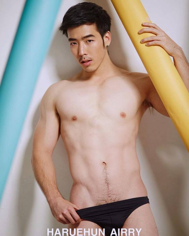 บ้ากล้ามหน้าท้อง