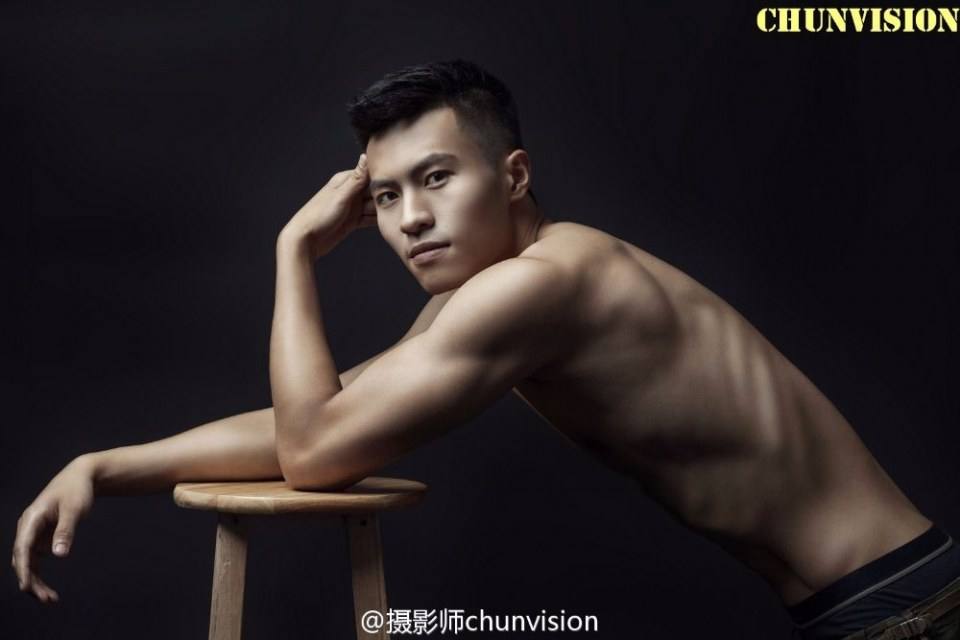 บ้ากล้ามหน้าท้อง
