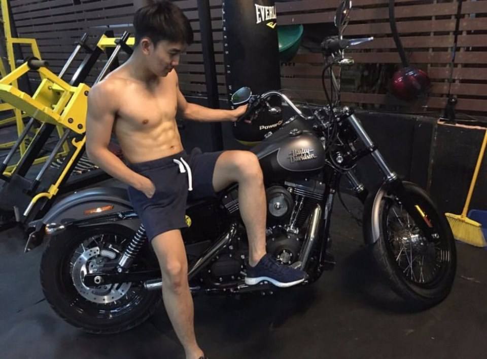 บ้ากล้ามหน้าท้อง
