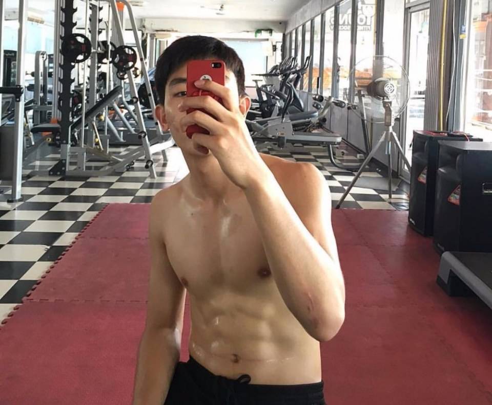 บ้ากล้ามหน้าท้อง
