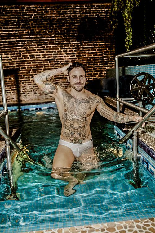 hot male 216 (18+)