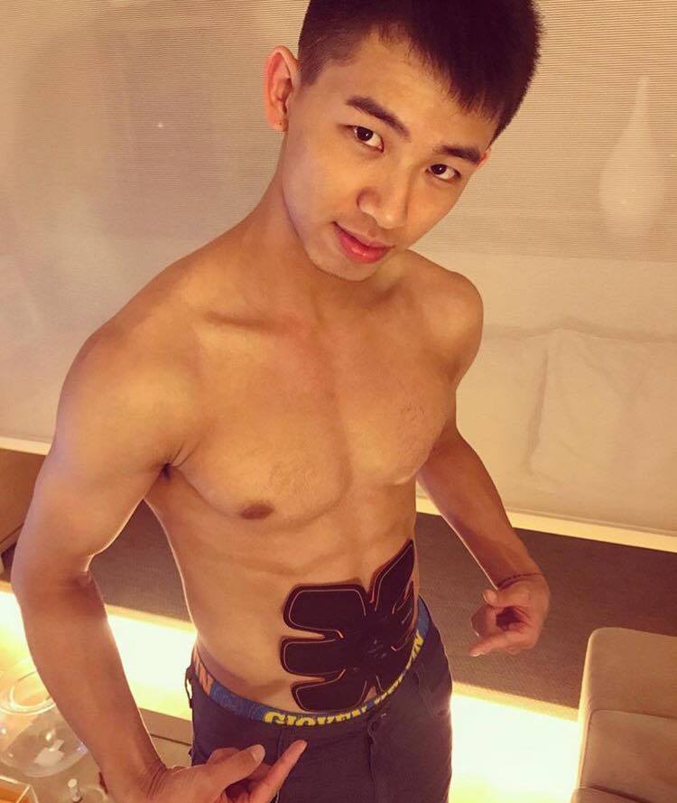 ตี๋แซ่บหุ่นดี 01