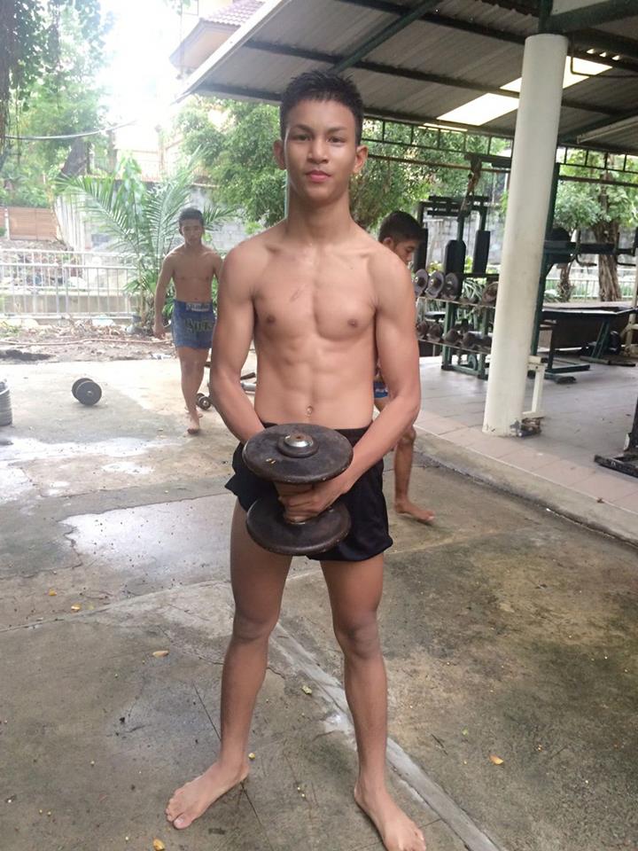 กล้าม นม ขน ใส แบบไหนๆก็โดน