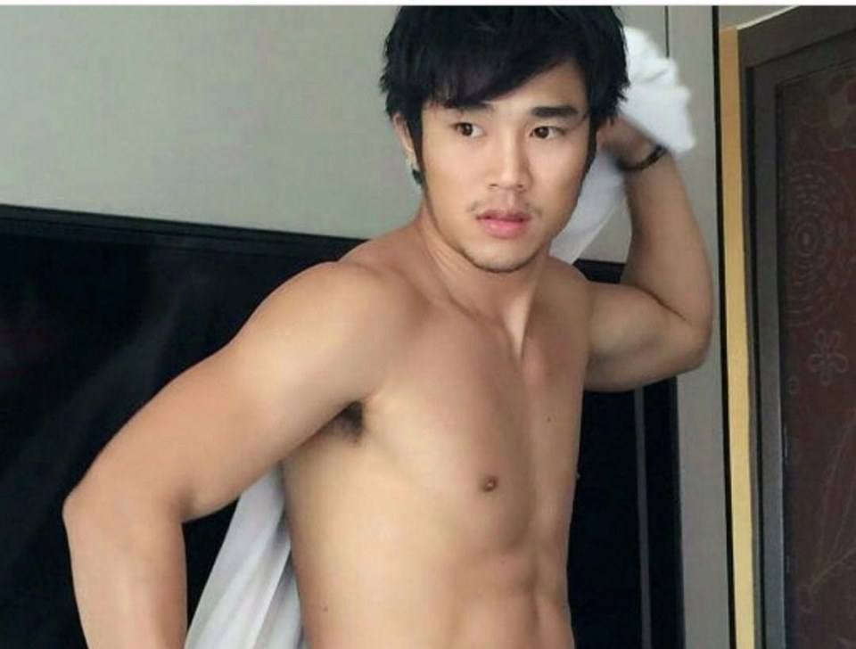 เห็นกล้ามกับใต้วงแขนแล้วน้ำเดิน