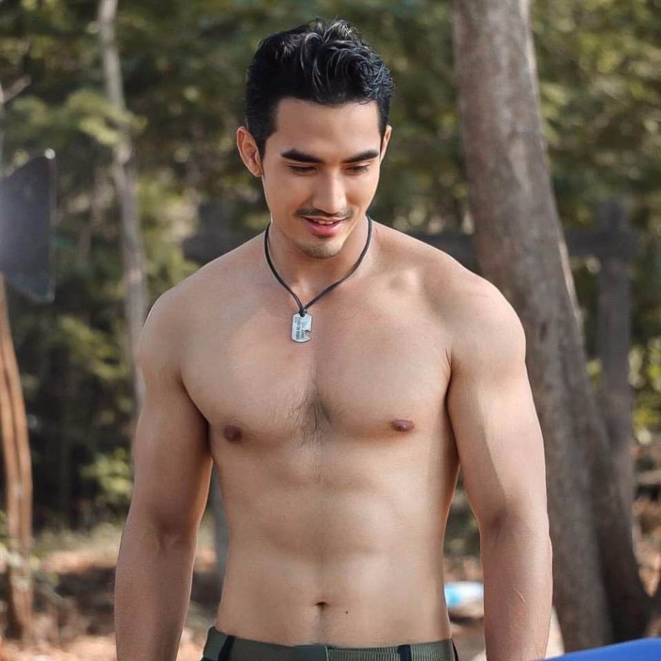 เห็นกล้ามกับใต้วงแขนแล้วน้ำเดิน
