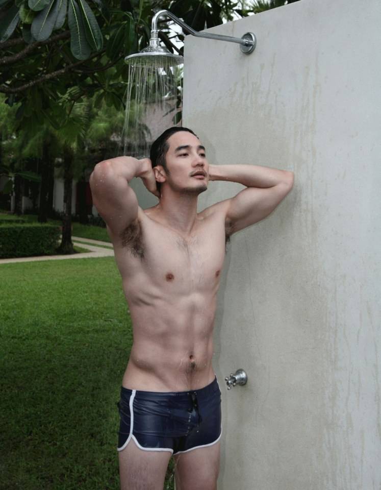 เห็นกล้ามกับใต้วงแขนแล้วน้ำเดิน
